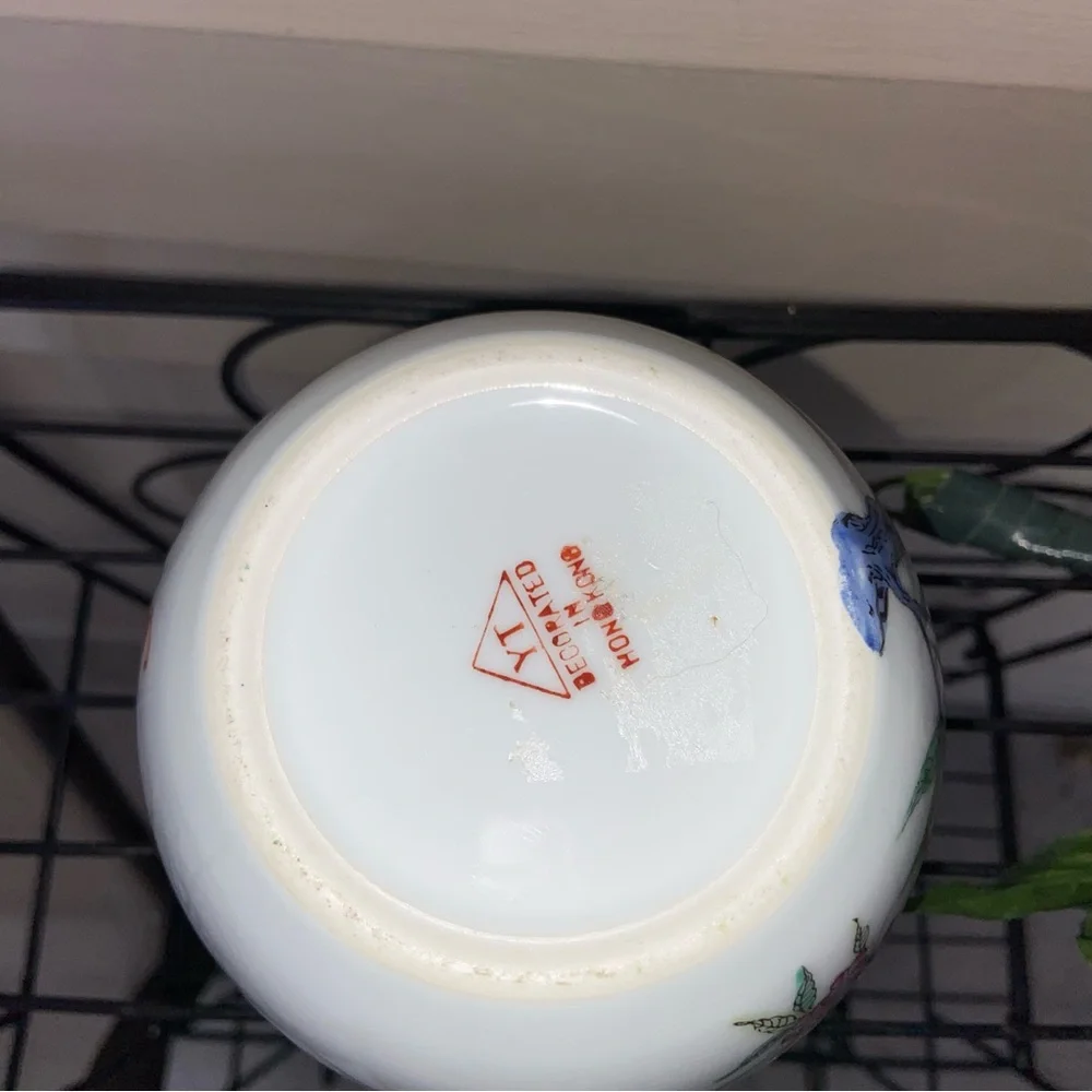 Famille Rose Maker Marked Sweet, Perfect Little Ceramic Vase w/Plants 🌺 🦇 & 🍑